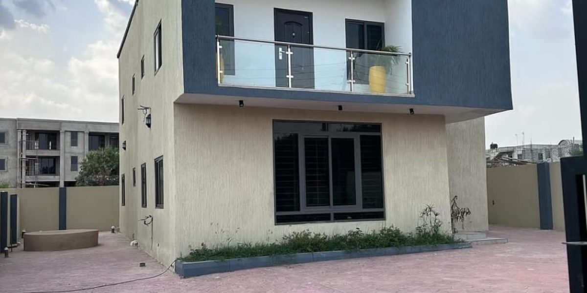 4 bedroom house with 1 bedroom boy’s quarters for sale